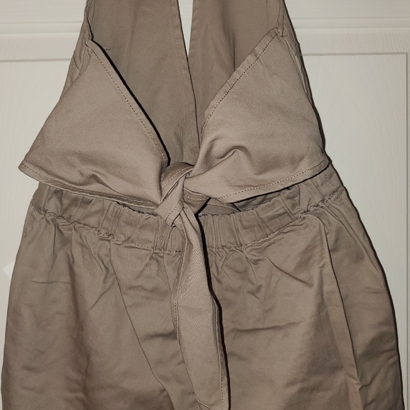 Tie back Jumpsuit. Khaki halter jumper size M - Picture 6 of 6
